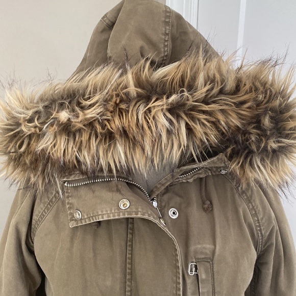 The Gap cargo style jacket, faux fur hood, military green, size medium - Picture 3 of 5